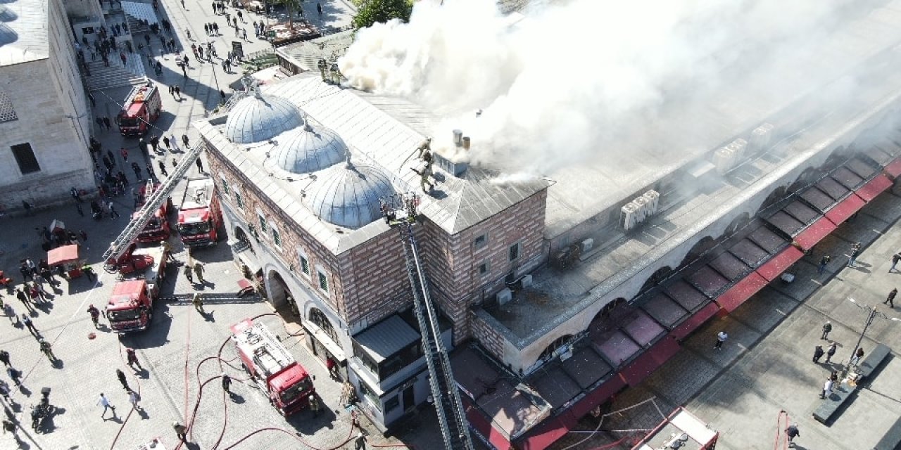 Son dakika: İstanbul'da Mısır Çarşı'sında yangın