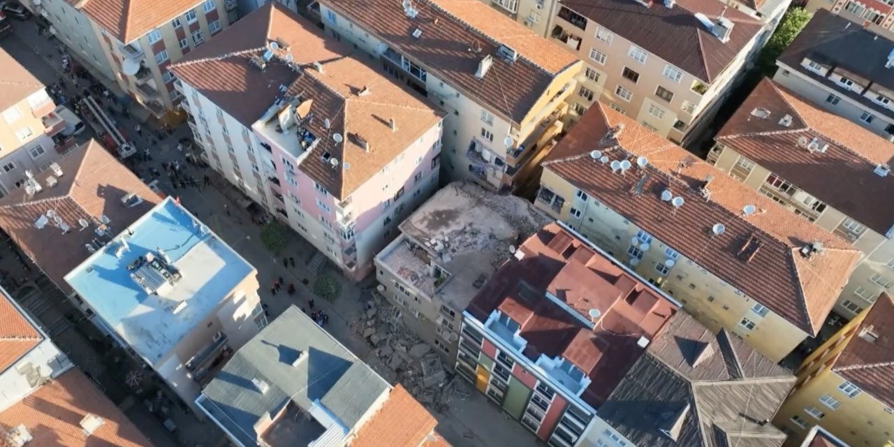 İstanbul'da korkunç olay! 4 katlı bina çöktü!